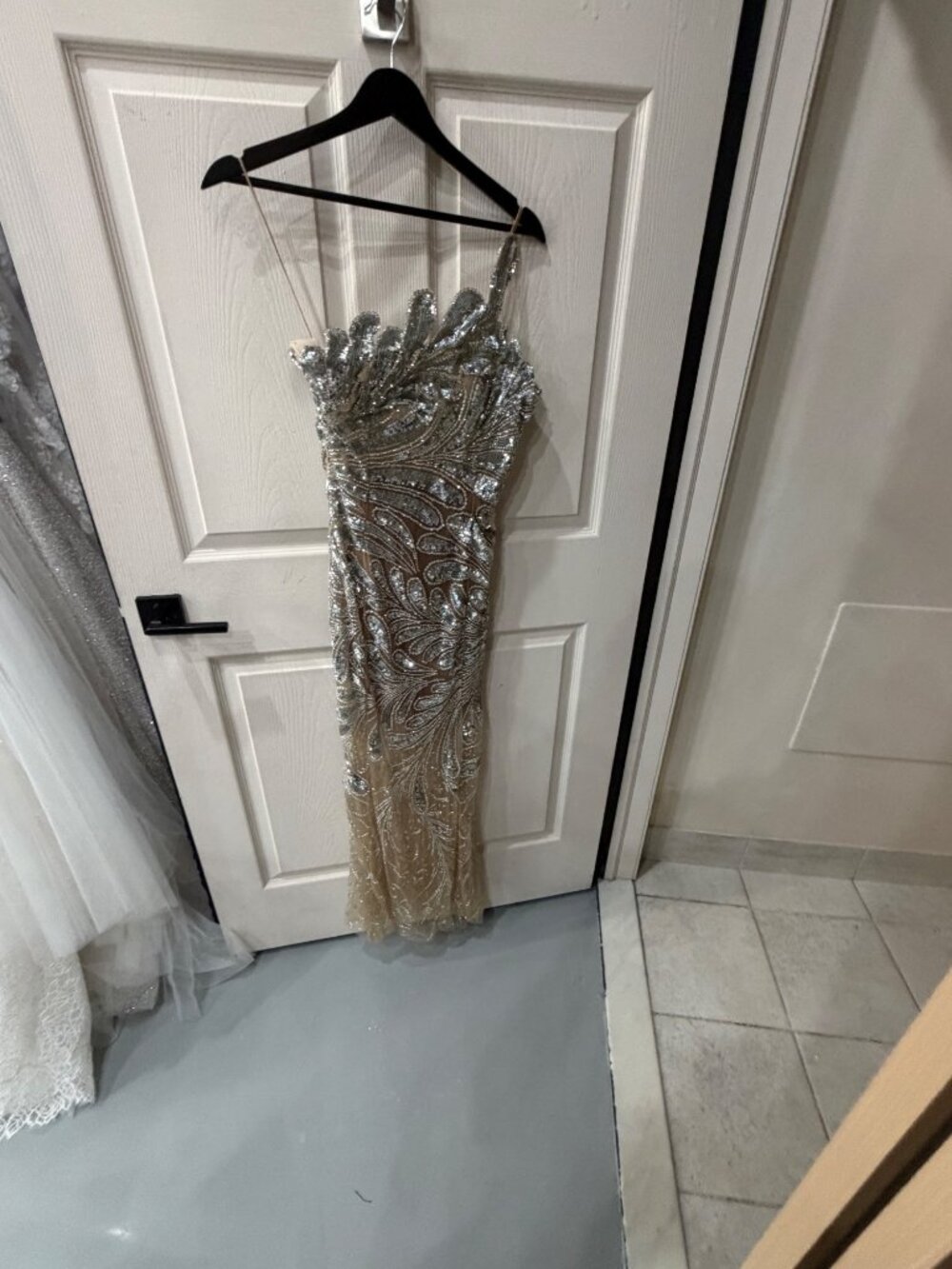 Oscar De La Renta Crystal-Embroidered Tulle Gown - Picture 9 of 11